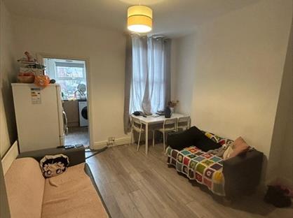 Room in a Shared House, Mount Street, S11