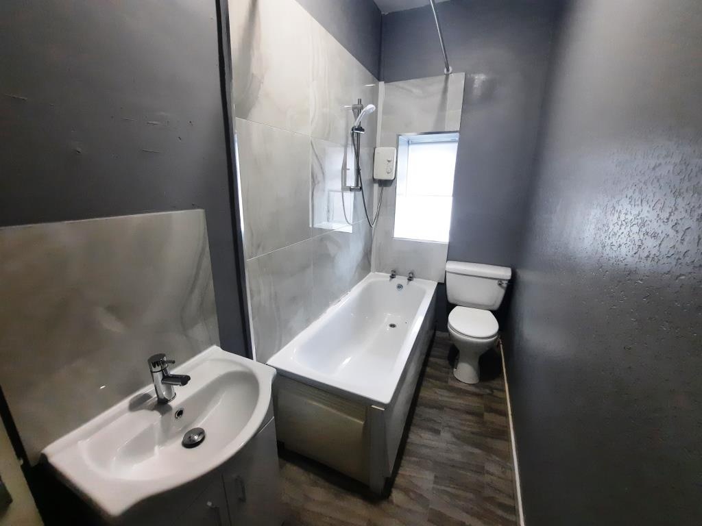 Radcliffe, Manchester 3 Bed End Terrace, Ainsworth Road, M26 To