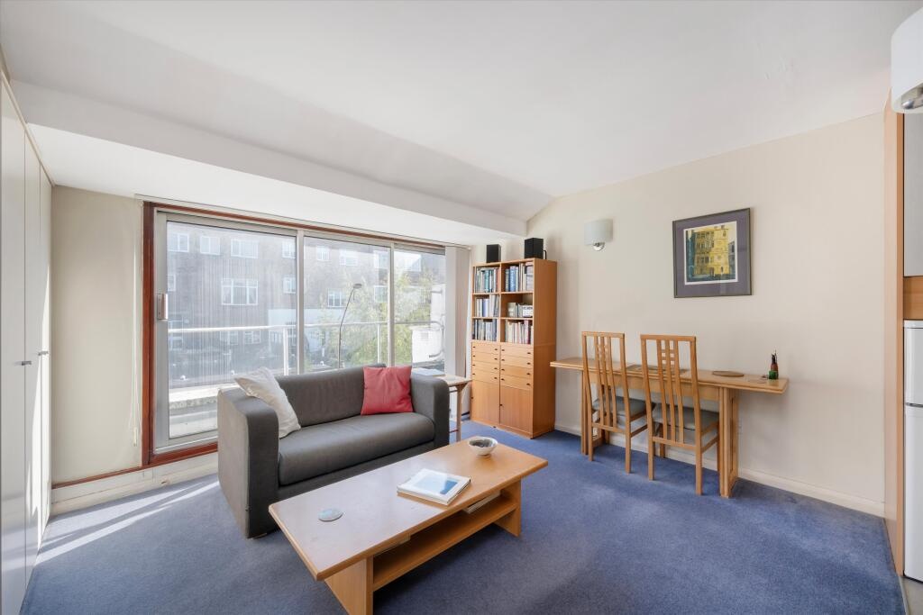 Studio Flat, Gloucester Terrace, W2 photo 2