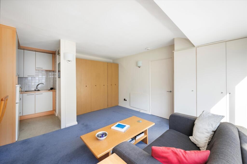 Studio Flat, Gloucester Terrace, W2 photo 3