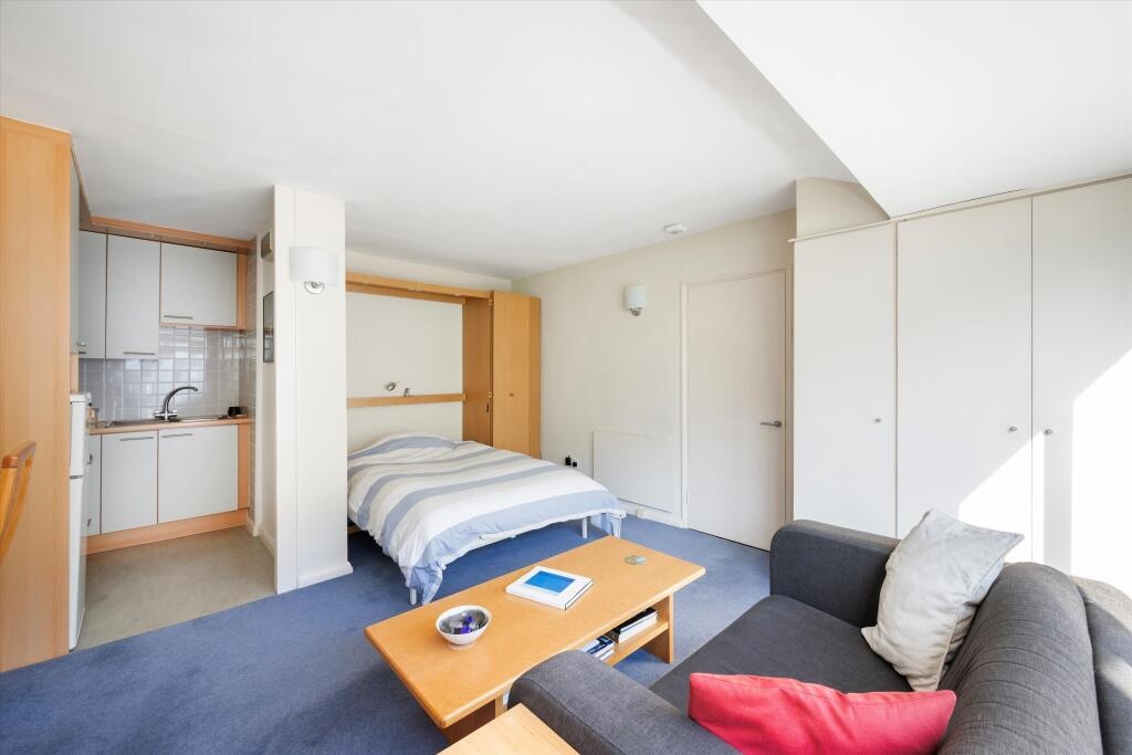 Studio Flat, Gloucester Terrace, W2 photo 4