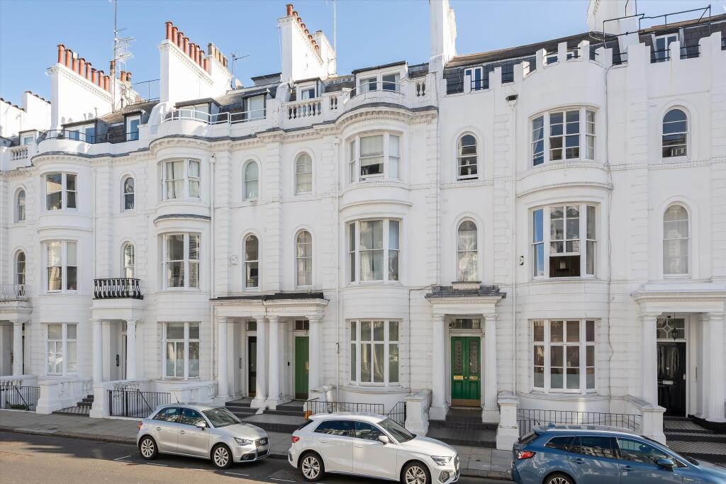 Studio Flat, Gloucester Terrace, W2
