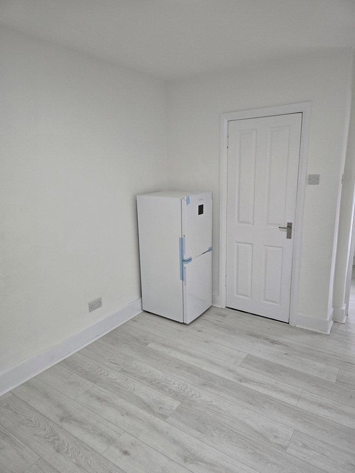 London - Studio Flat, Chestnut Rise, SE18 - To Rent Now for £1,100.00 p/m
