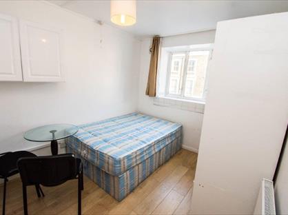 Studio Flat, Holloway Road, N7
