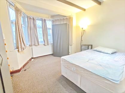 Room in a Shared House, Queens Road, SM4