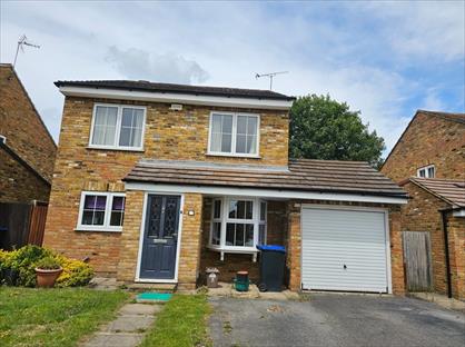5 Bed Detached House, Sands Farm Drive, SL1