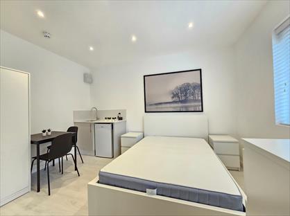 Studio Flat, Accommodation Road, NW11
