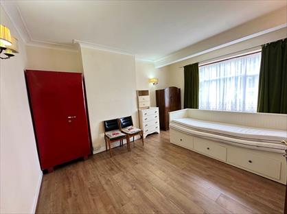 4 Bed Semi-Detached House, Uxbridge Road, UB1