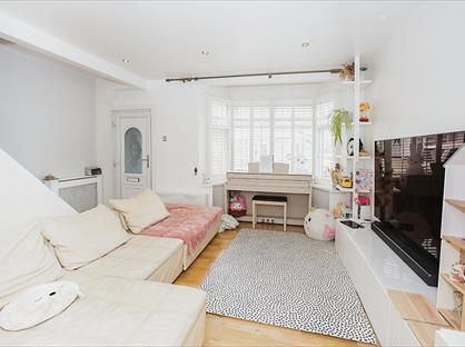 3 Bed Terraced House, Varley Road, E16