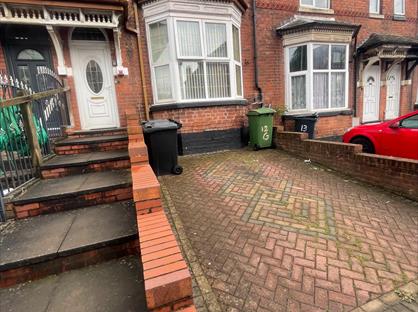 Studio Flat, Grange Road, DY1