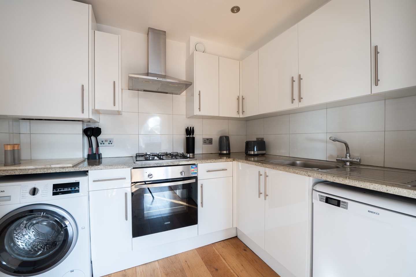 2 Bed Flat, Star House, E8 photo 3