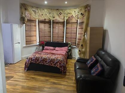 Studio Flat, Lynford Gardens, IG3