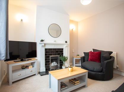3 Bed Terraced House, Oakfield Street, LN2