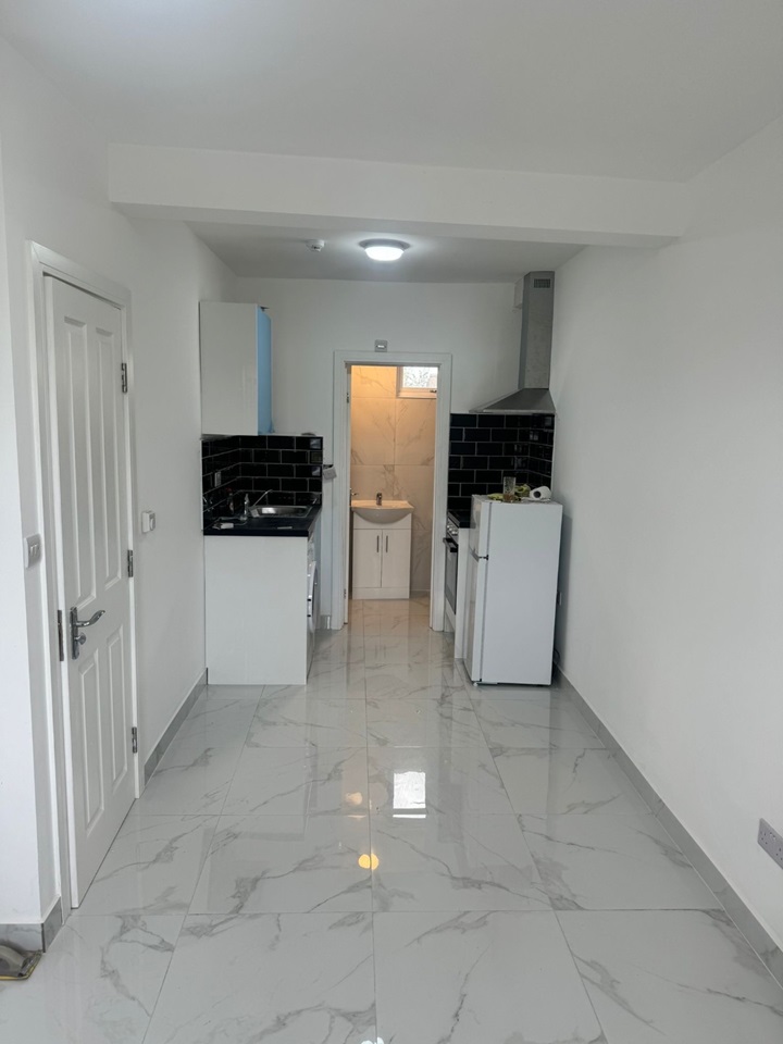 Erith Studio Flat, Brook Street, DA8 To Rent Now for £1,250.00 p/m