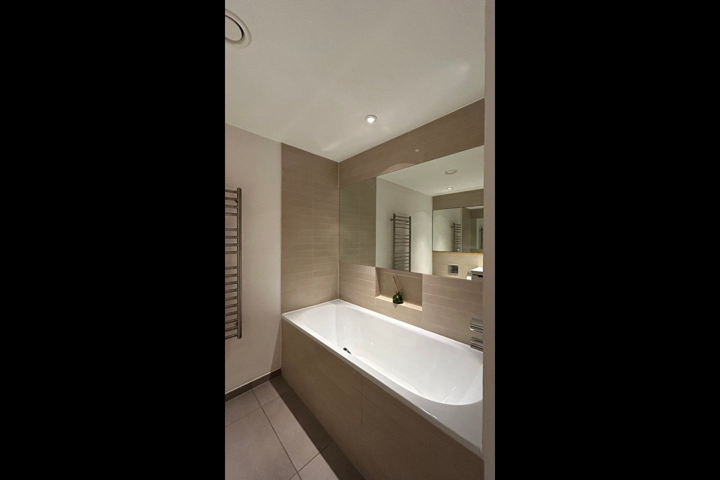 London 1 Bed Flat, Pangbourne Avenue, W10 To Rent Now for £1,690.00 p/m