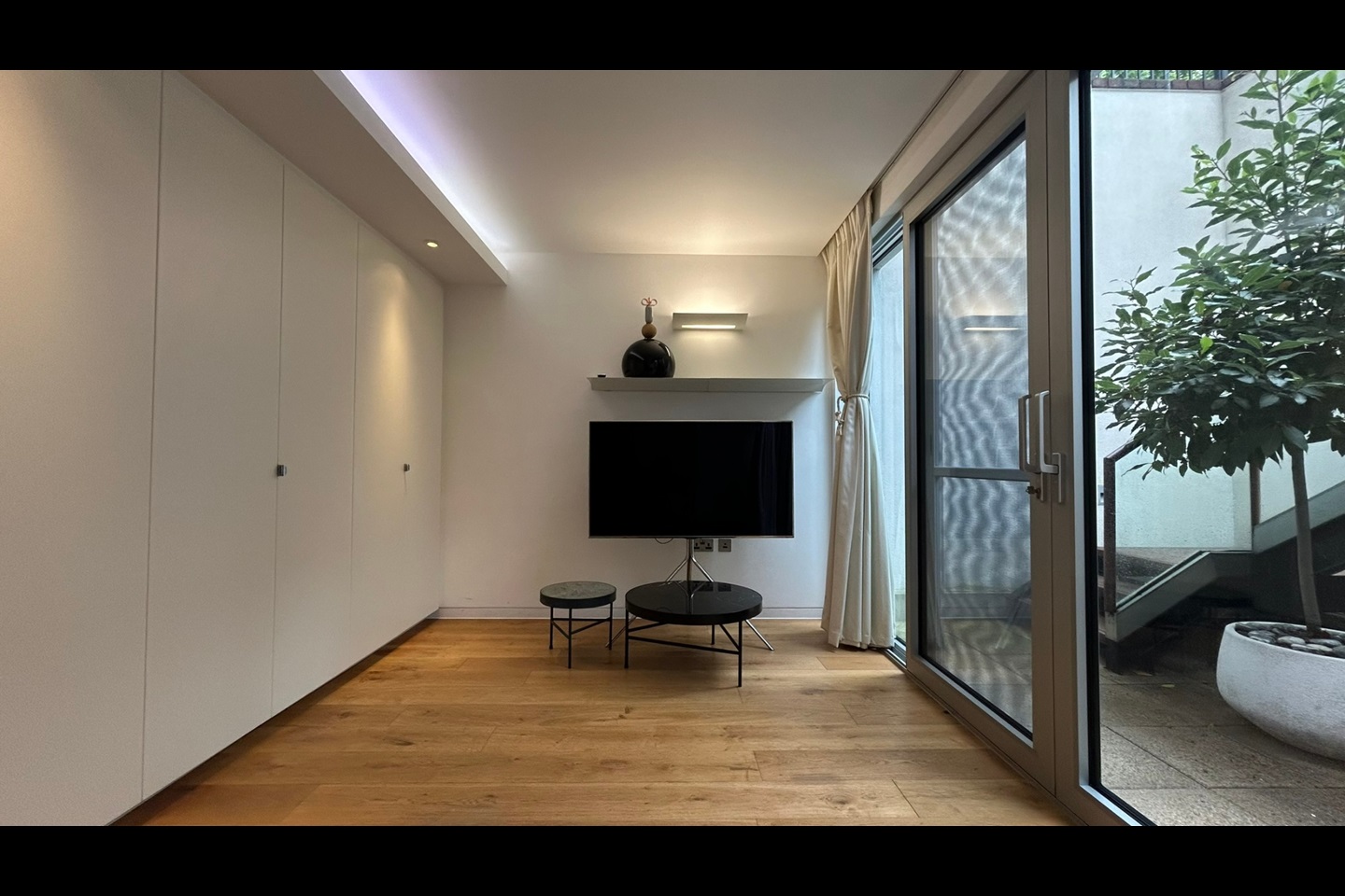 London 1 Bed Flat, Pangbourne Avenue, W10 To Rent Now for £1,690.00 p/m