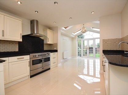 5 Bed Detached House, Eastern Road, SS6