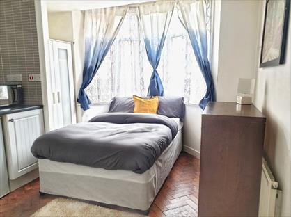 Studio Flat, New Road, DY2