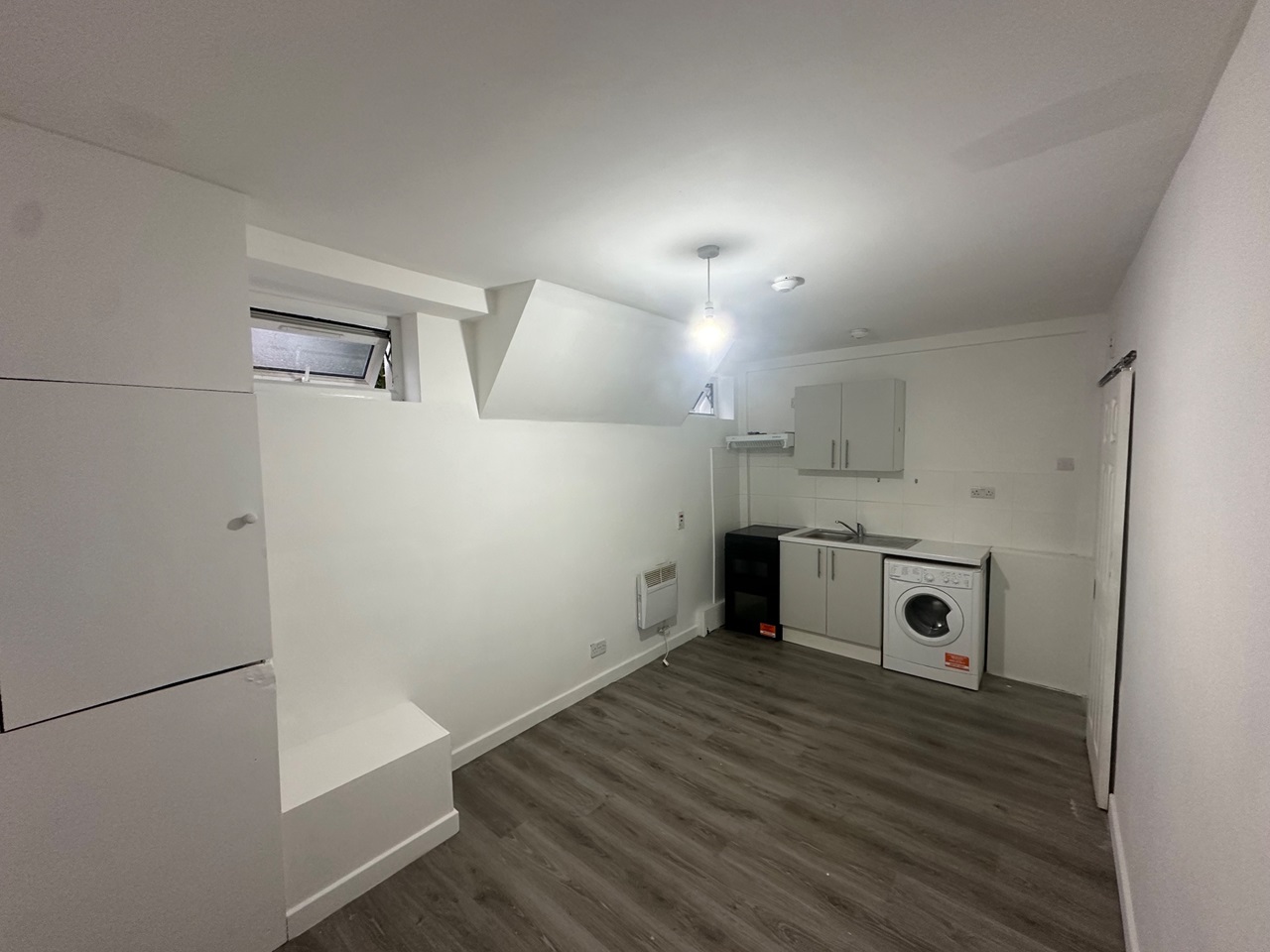 London Studio Flat, Hertford Road, N9 To Rent Now for £950.00 p/m