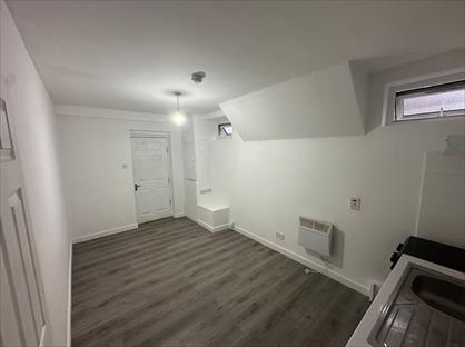 Studio Flat, Hertford Road, N9