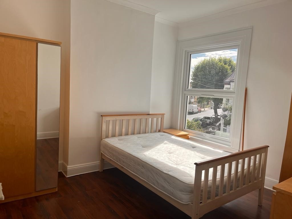 London 2 Bed Flat, Saint Asaph Road, SE4 To Rent Now for £2,050.00 p/m