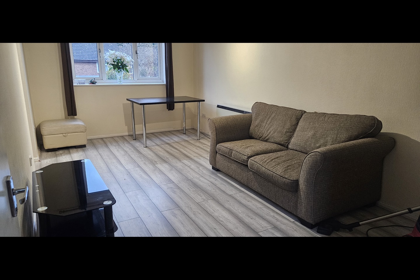 Egham 1 Bed Flat, Quincy Road, TW20 To Rent Now for £1,200.00 p/m