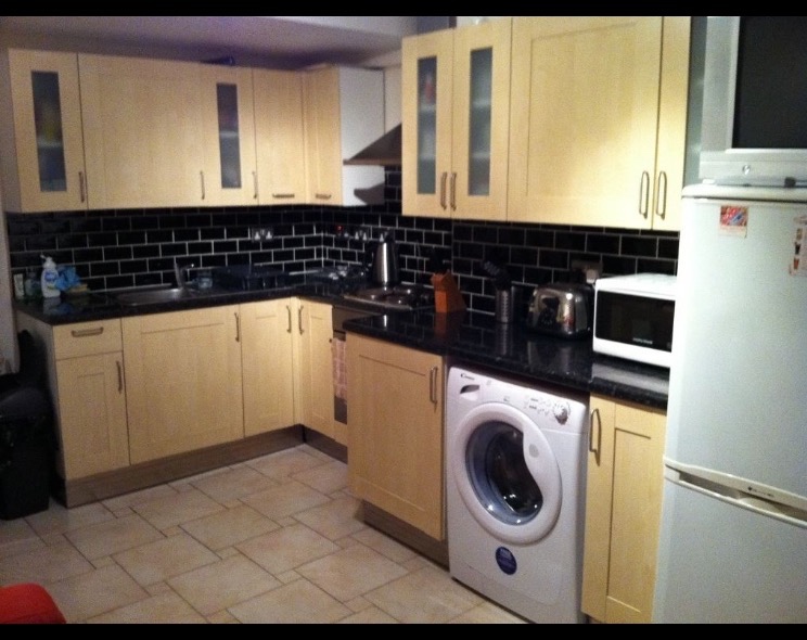 London Room in a Shared Flat, Busby House, SW16 To Rent Now for £