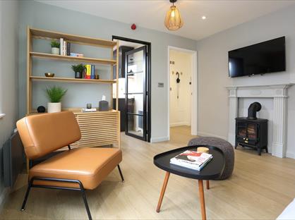 1 Bed Flat, High Street, SP3