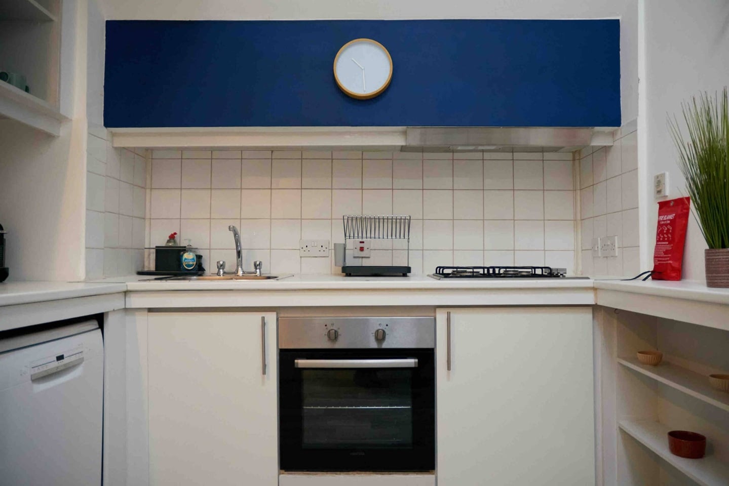 2 Bed Flat, Decima Street, SE1 photo 2