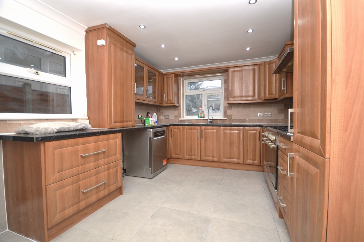 London 5 Bed Terraced House, Byron Avenue, E12 To Rent Now for £