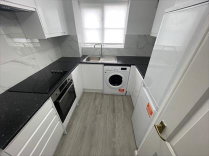2 Bed Flat, Dairyman Close, NW2