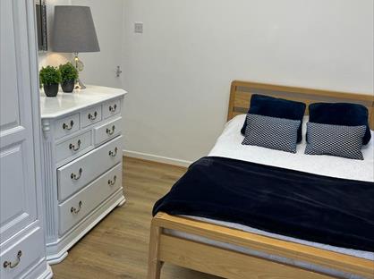 Bedsit, George Street, M25