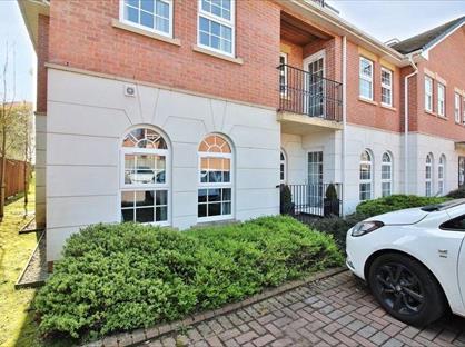 2 Bed Flat, Garden Close, FY6