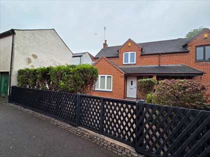 3 Bed Bungalow, Union Passage, LE65