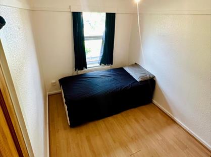 Room in a Shared House, Whatley Avenue, SW20