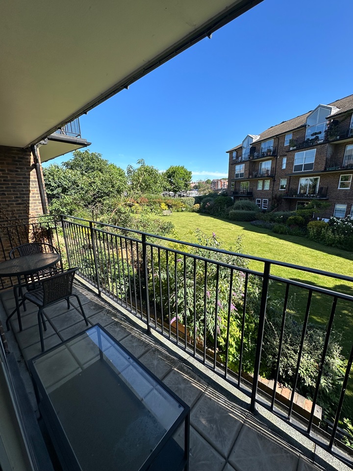 London 2 Bed Flat, Thorney Crescent, SW11 To Rent Now for £2,400.00 p/m