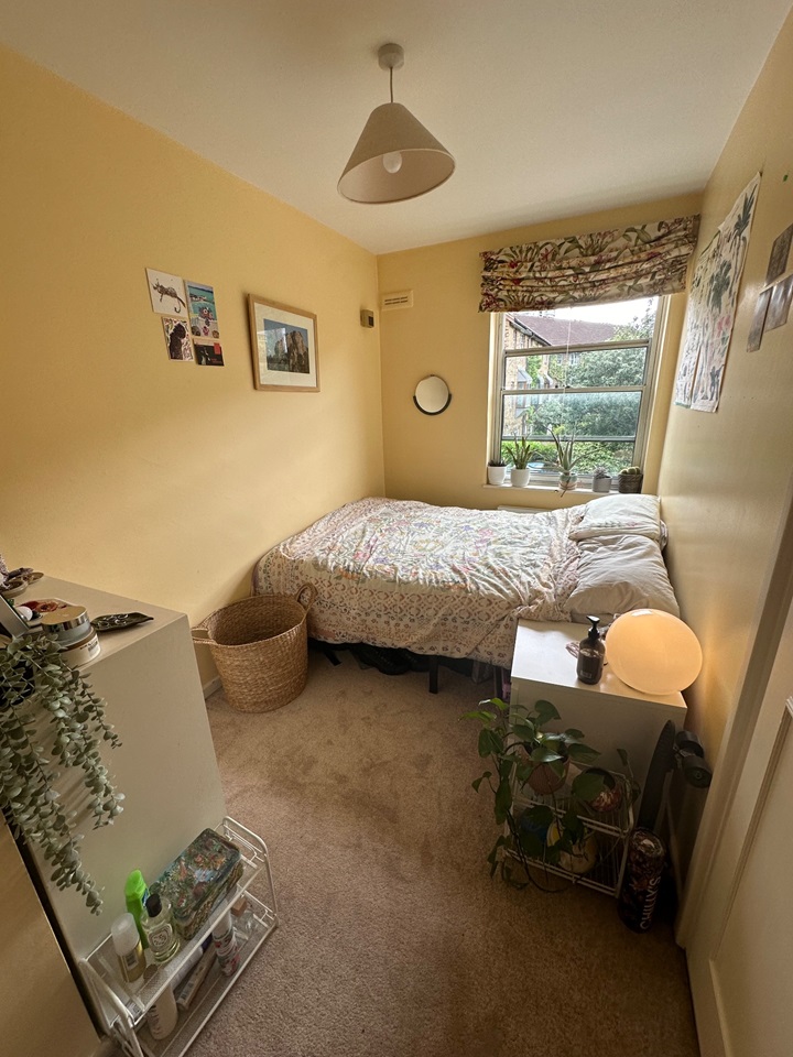 London 2 Bed Flat, Thorney Crescent, SW11 To Rent Now for £2,400.00 p/m