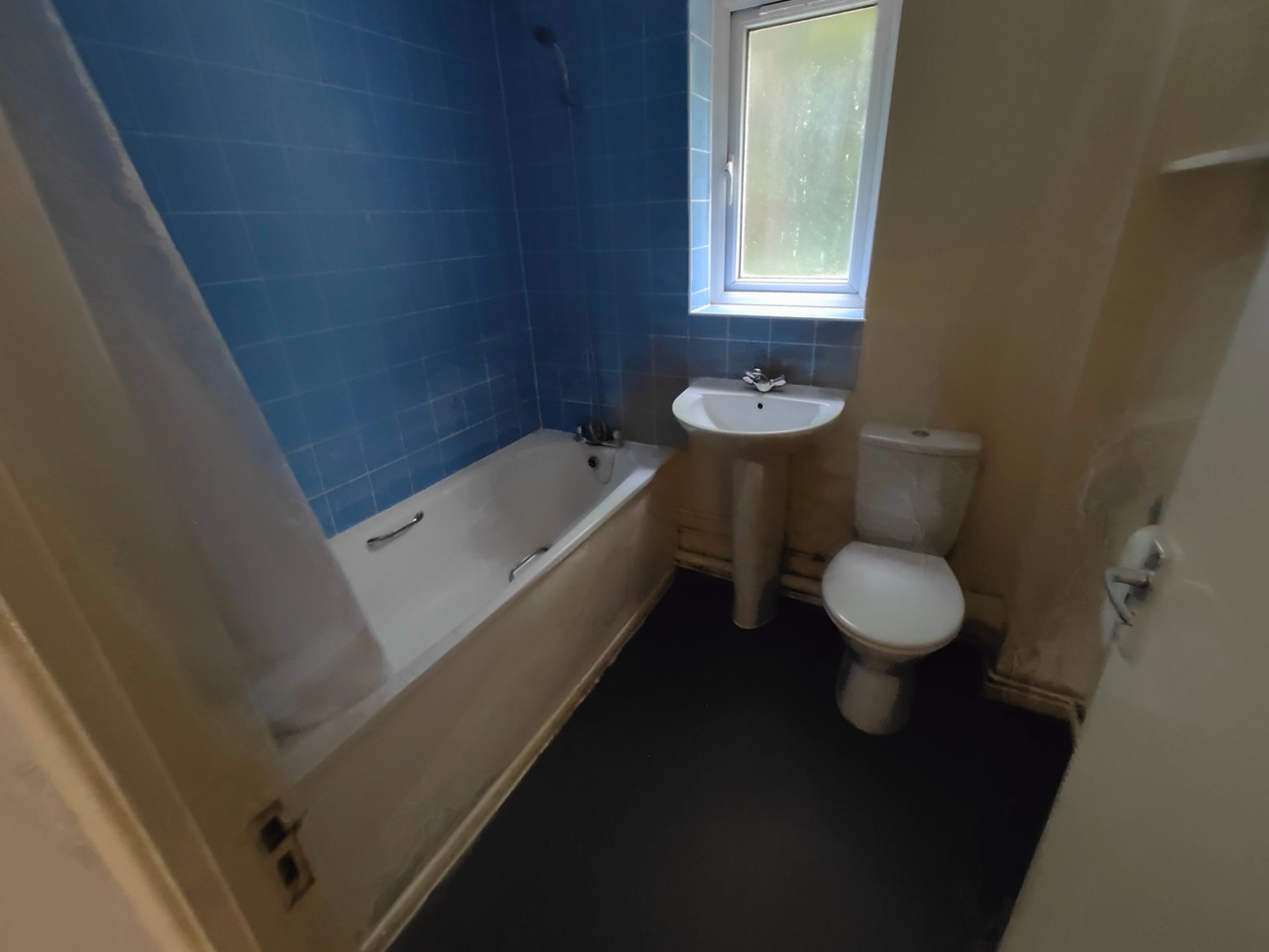 Northolt 1 Bed Flat, Dehavilland Close, UB5 To Rent Now for £1,300.