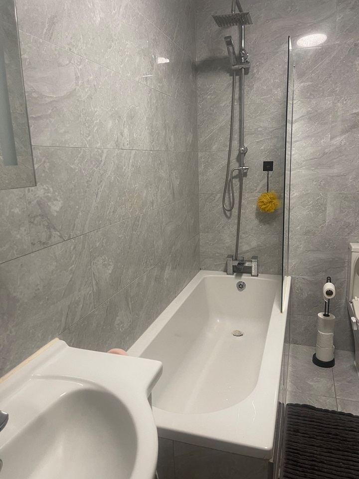 Rochester, Strood Room in a Shared Flat, Hawthorn Road, ME2 To Rent Now for £600.00 p/m