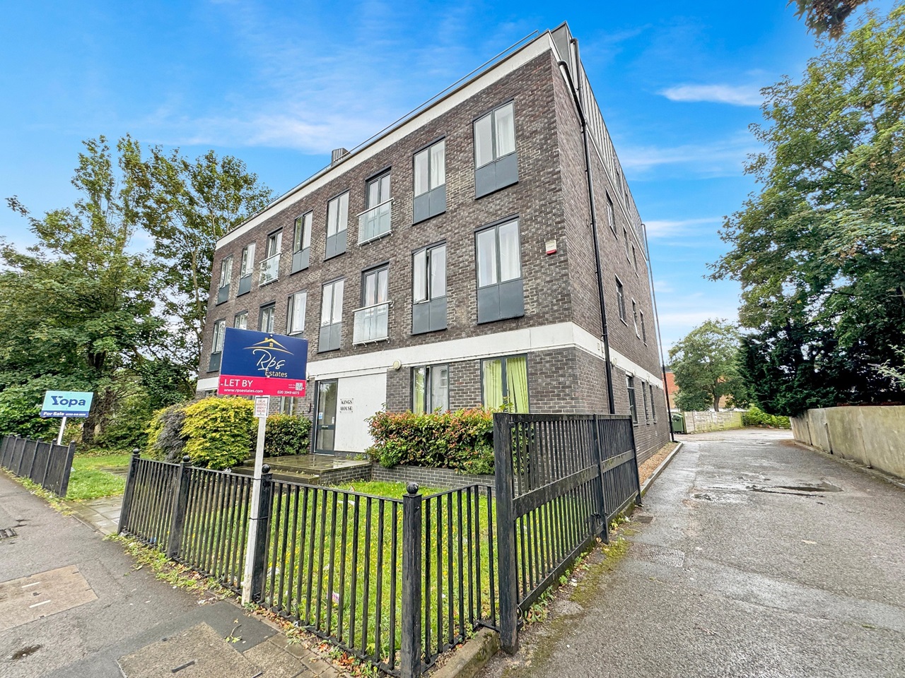 Feltham 2 Bed Flat, Kings House, TW13 To Rent Now for £1,800.00 p/m