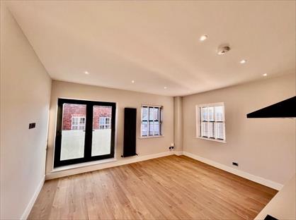 2 Bed Flat, Isabella House, RH19