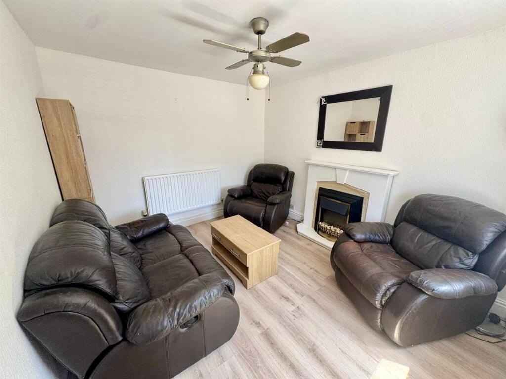1 Bed Flat, Mill Road, CF5 photo 3