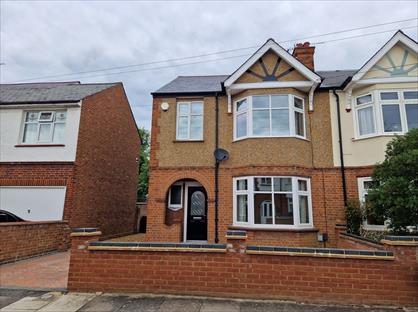 3 Bed Semi-Detached House, Irwin Road, MK40
