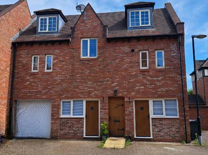 4 Bed Semi-Detached House, Butts Green, WA5