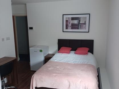 Studio Flat, The Midway, ST5