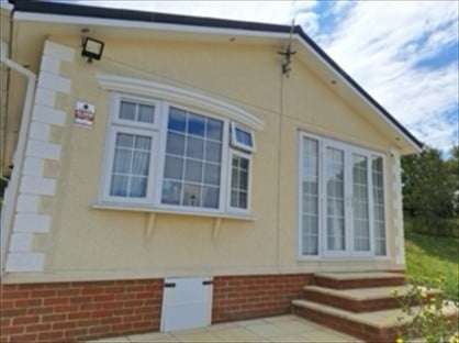 2 Bed Mobile Home, Tudor Rose Park, BN10