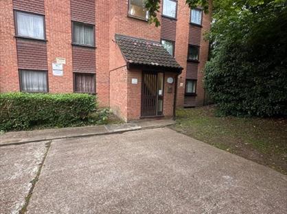 2 Bed Flat, Gurney Close, IG11