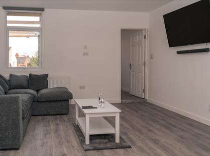 4 Bed Flat, Humber Rd, CV3