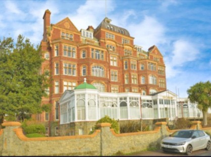 2 Bed Flat, The Lleas, CT20