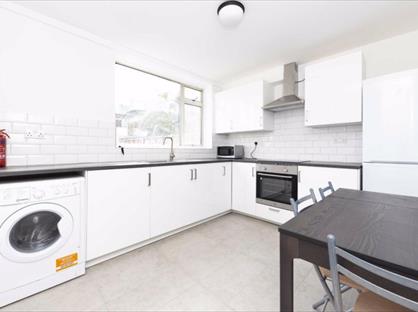 3 Bed Terraced House, Susannah Street, E14